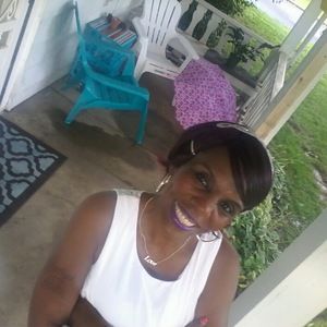 Meet your Posher, Adrienne